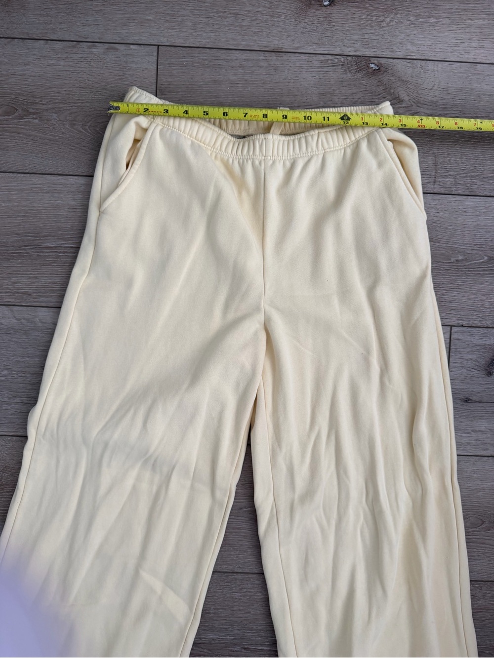 Butter yellow Wide-Leg sweatpants - Picture 4 of 6
